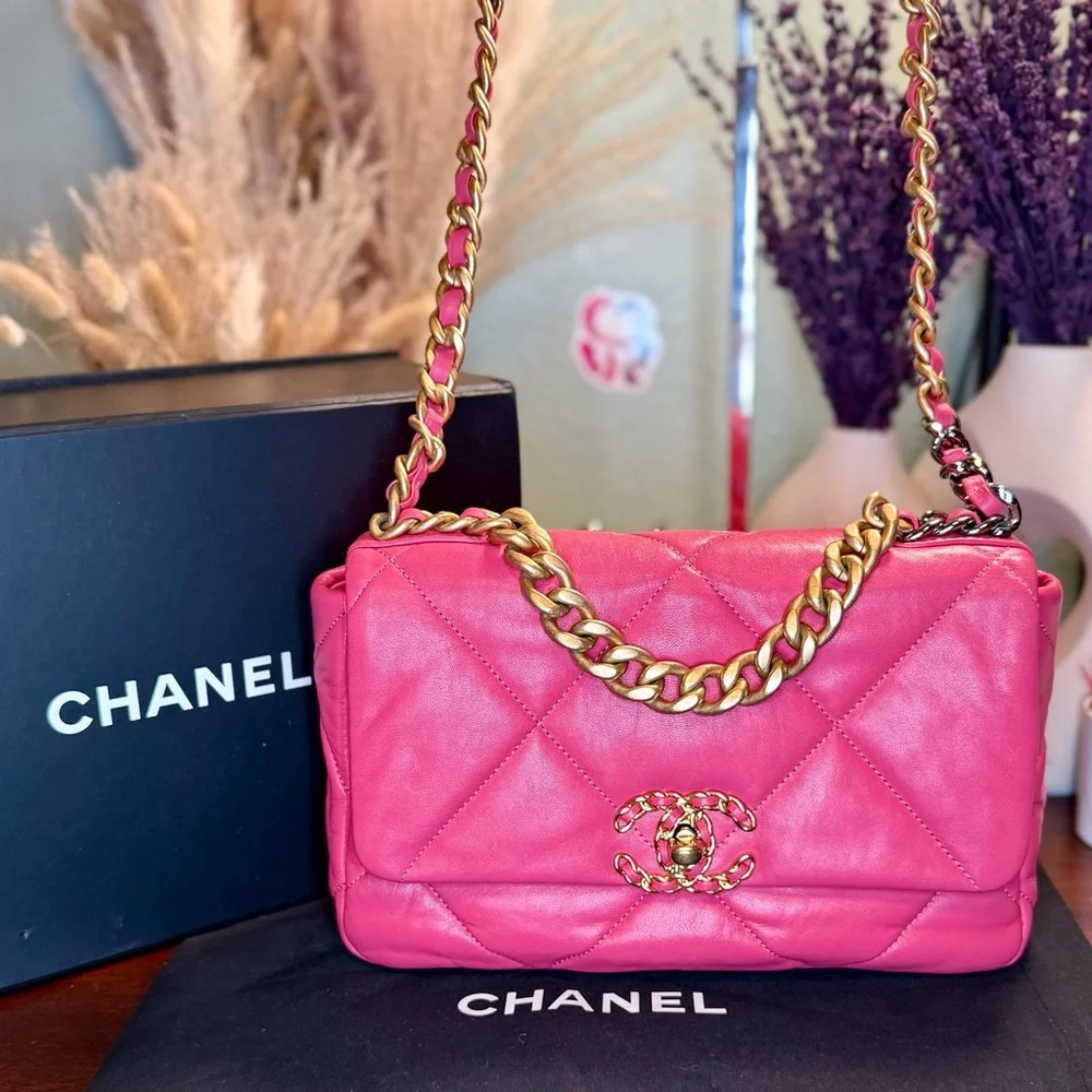 EUC CHANEL 19 Quilted Lambskin Leather Flap Bag in Shiny Pink
